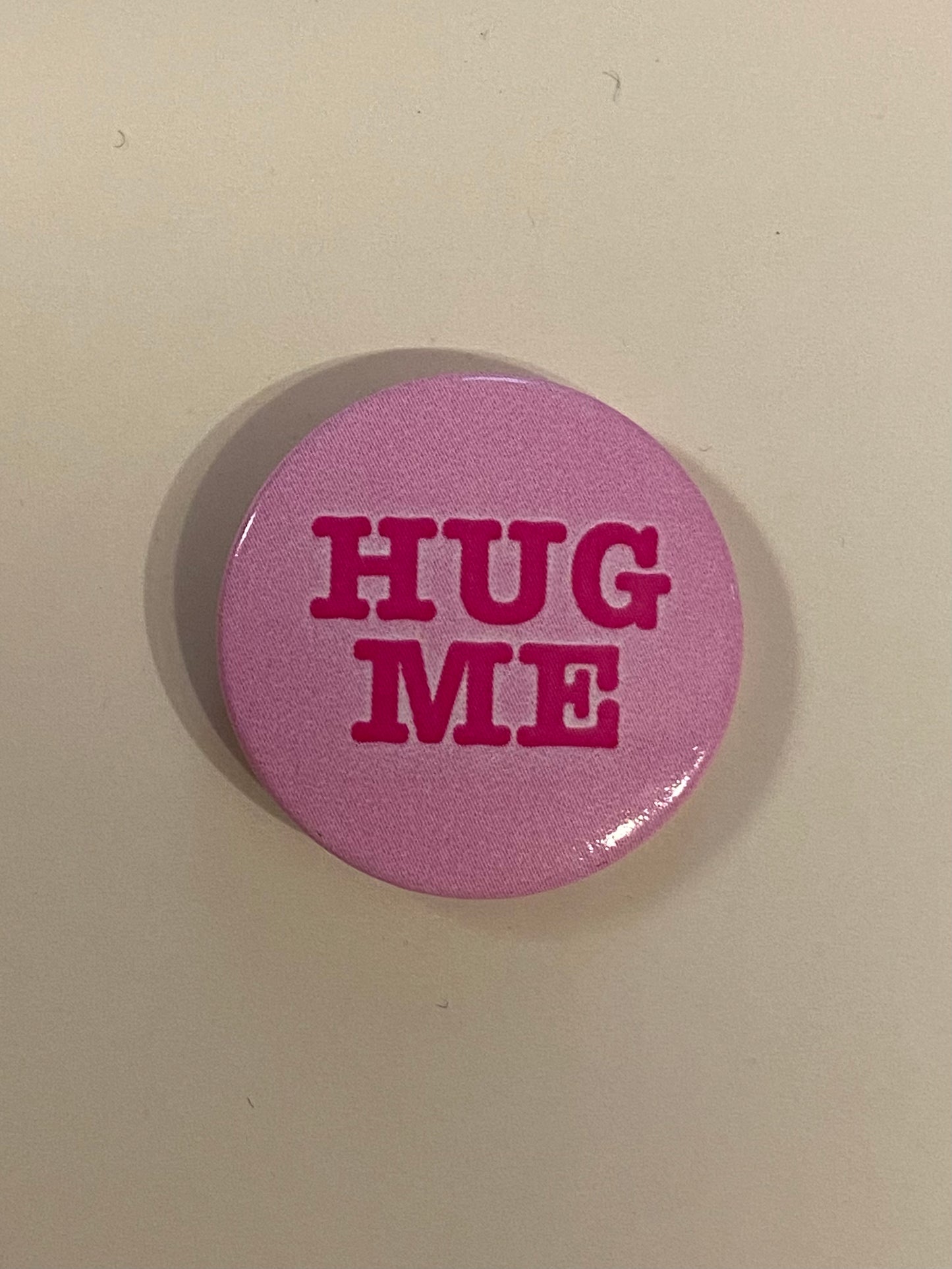 Button HUG ME